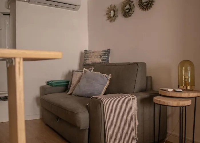 The Blue House - Bica Ropers